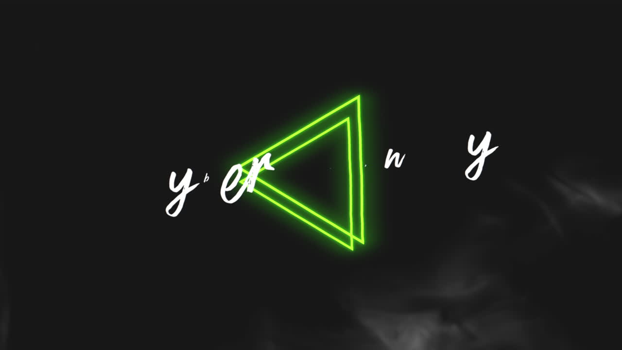 lunes cibernético con triángulos de neón y humo en degradado negro