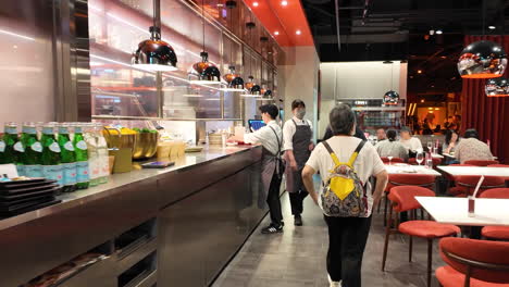 restaurant service excellence: welcoming guests with professional staff