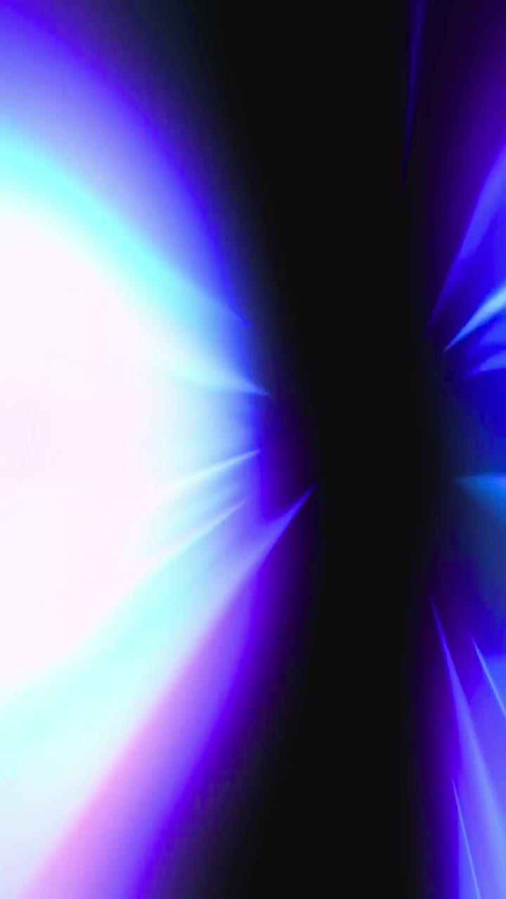 Raggi di luce blu e viola astratti che si muovono attraverso lo spazio oscuro