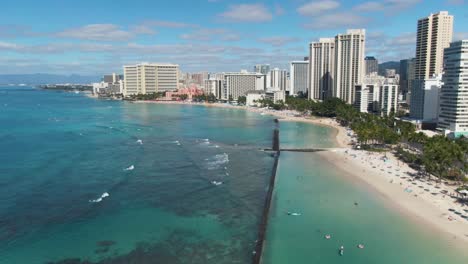 Antena-De-Gente-Disfrutando-De-La-Playa-De-Waikiki