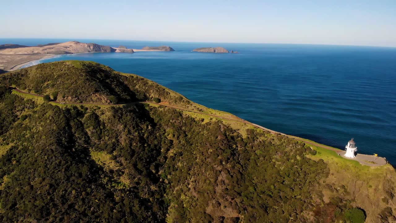 뉴질랜드 공중  ⁇ 도 의 가장 북서쪽 지점 으로 가는 도로