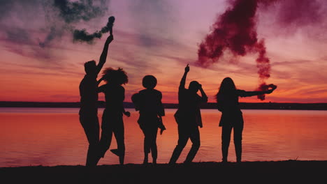 friends celebrating sunset at the beach
