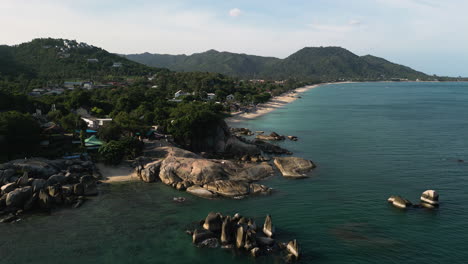 Grandfather-and-Grandmother-Rocks-on-Koh-Samui-island,-Thailand