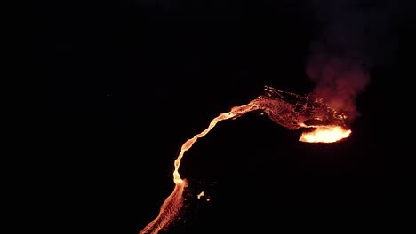 Toma-De-Drone-Del-Volcán-Litli-Hrutur-En-Islandia-Con-Niebla-Y-Humo-14