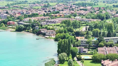 residencias de la mansión junto a la playa en lido beach galeazzi italia aérea