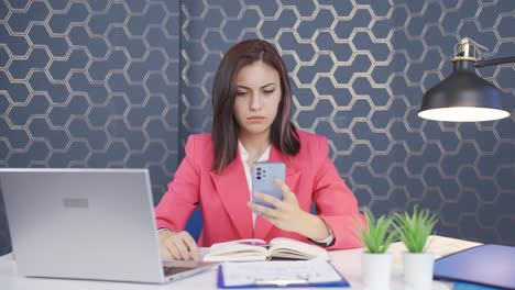 Young-business-woman-getting-interrupted-and-angry-while-talking-on-the-phone.