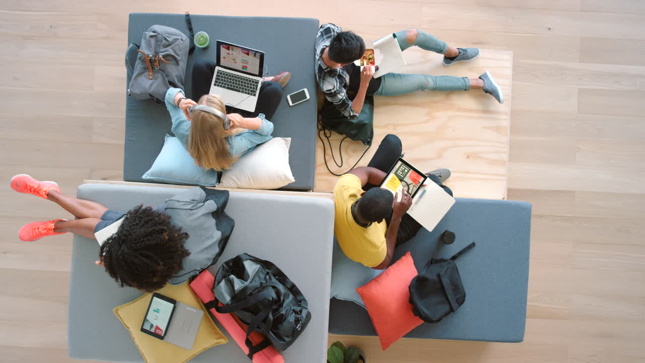 멀티미디어 기술을 사용하는 창의적인 학생들