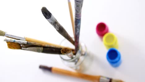 Close-up-of-various-paint-brushes