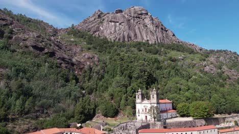 village of senhora da peneda