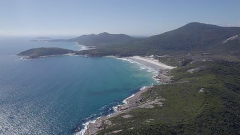 Scenic-View-Of-Squeaky-Beach-In-Wilsons-Promontory-National-Park,-Australia---aerial-pullback