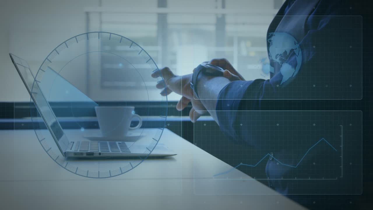 animación de escaneo de alcance, globo girando en la pantalla sobre la mujer usando computadora portátil en la oficina