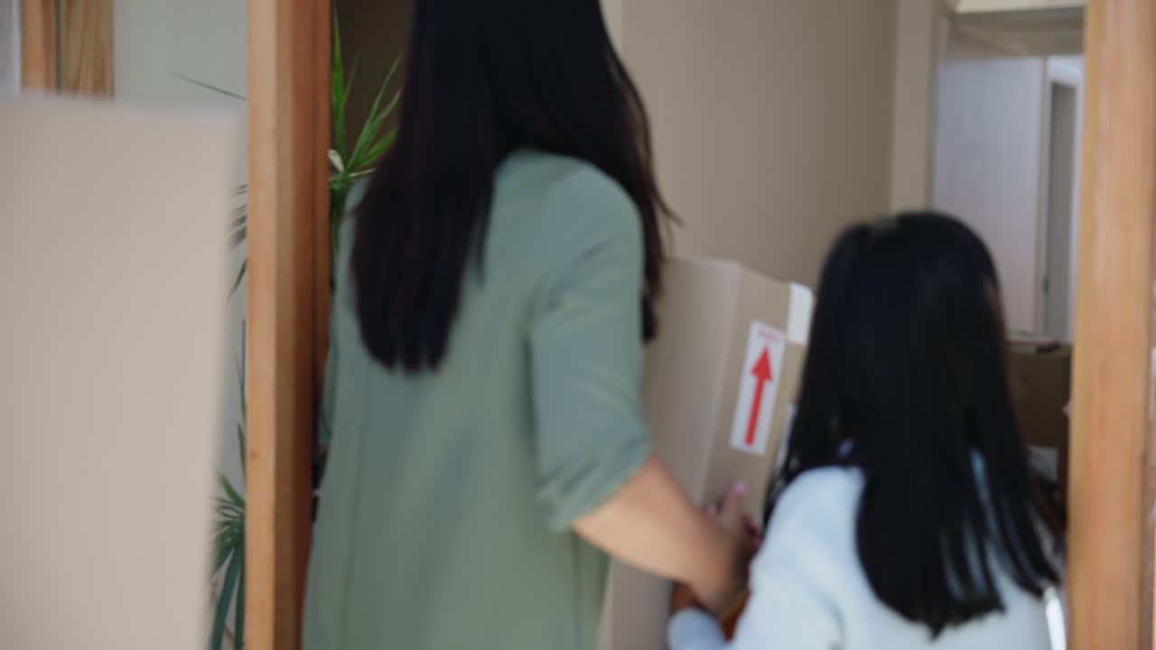 가족, 상자 및 재산에 대한 새로운 집으로 이동