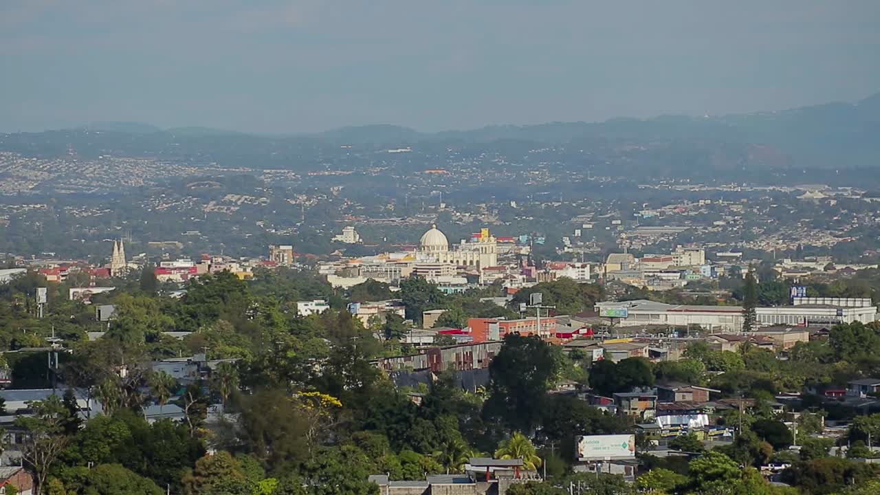 엘살바도르 산살바도르 역사지구 계곡의 탁 트인 전망을 보여주는 짧은 시간 경과