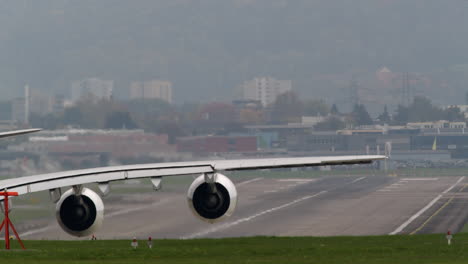 Working-A380-800-airplane-turbines