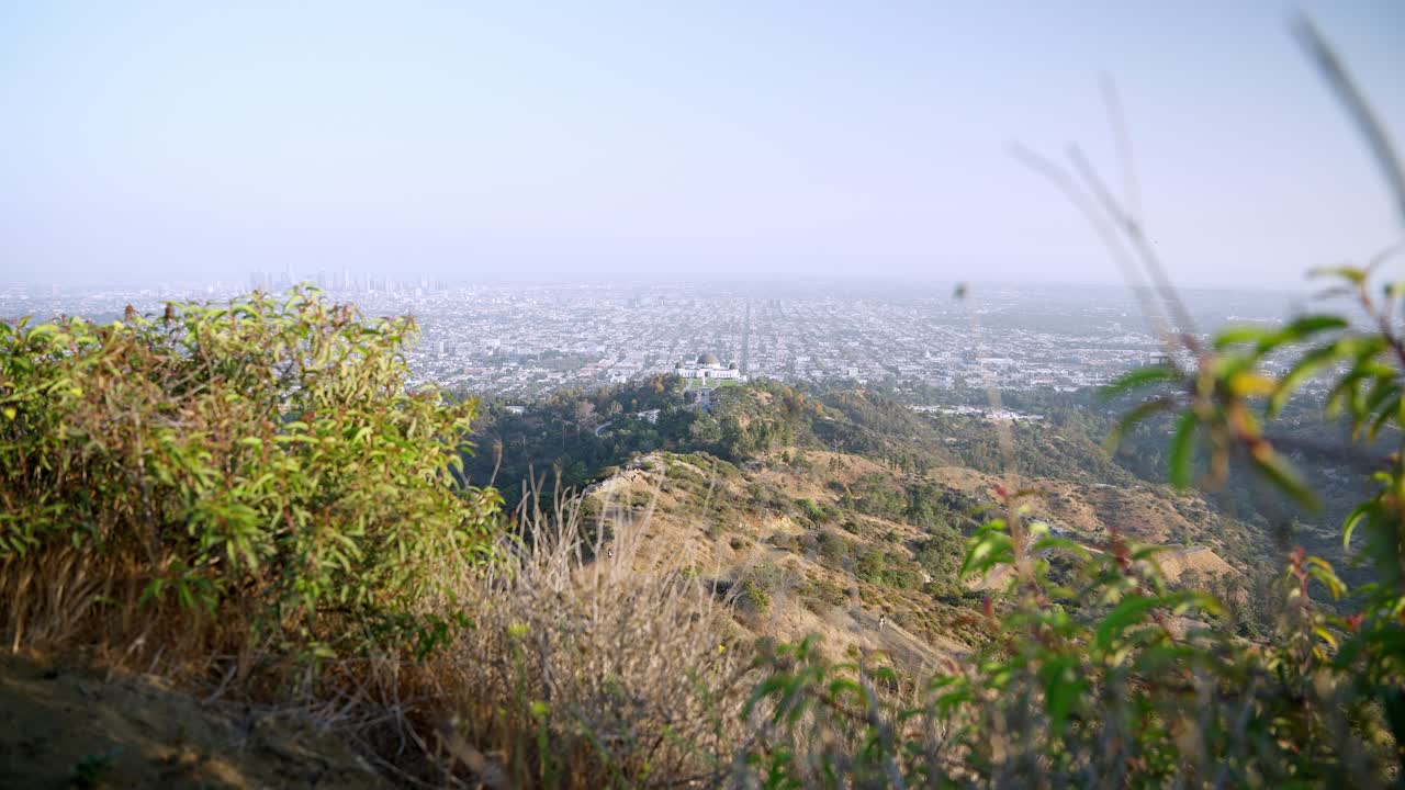 paisaje del parque del observatorio griffith y paisaje urbano desde las montañas