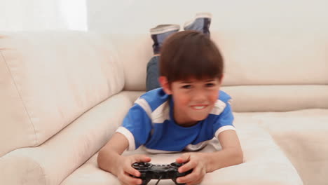 el chico pierde en su videojuego.