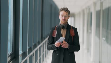 Stylish-business-man-showing-money-looking-into-the-frame