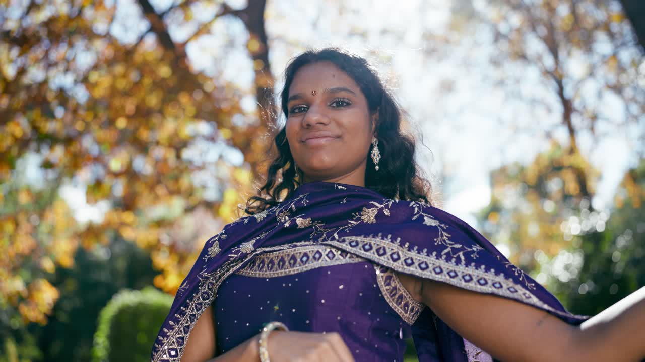 Donna in abiti indiani