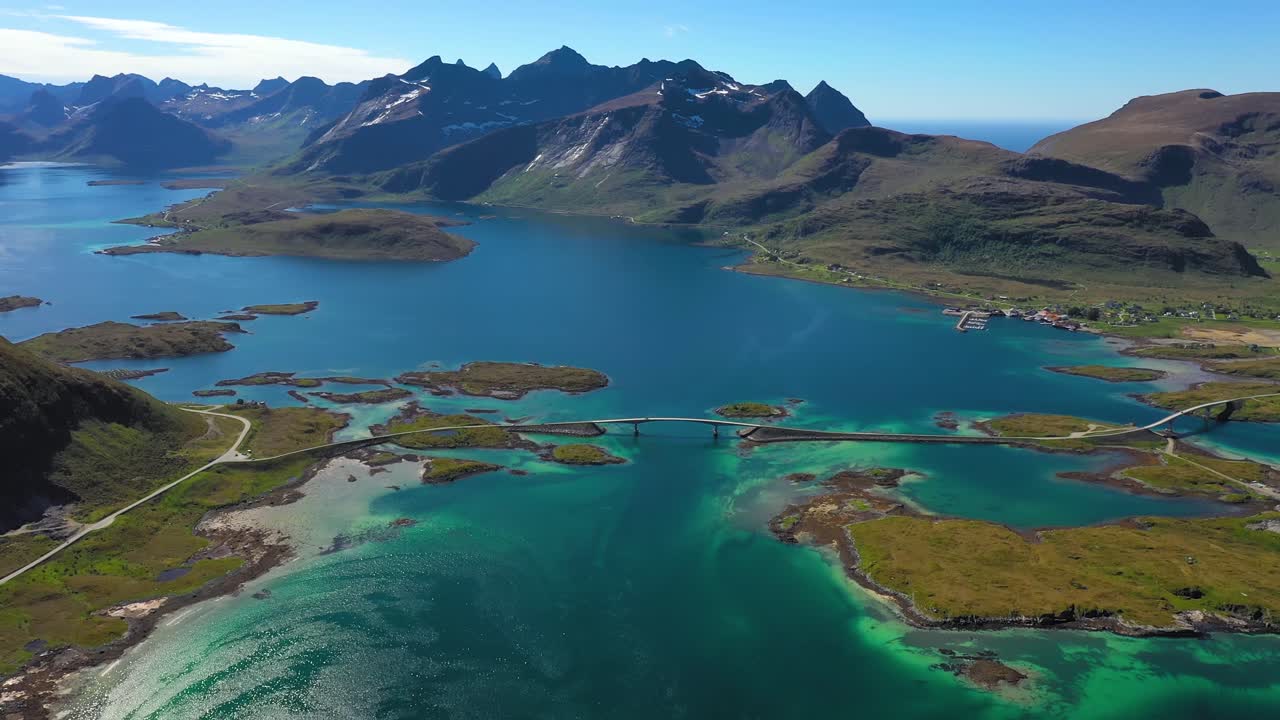 beach lofoten islands es un archipiélago en el condado de nordland, noruega.