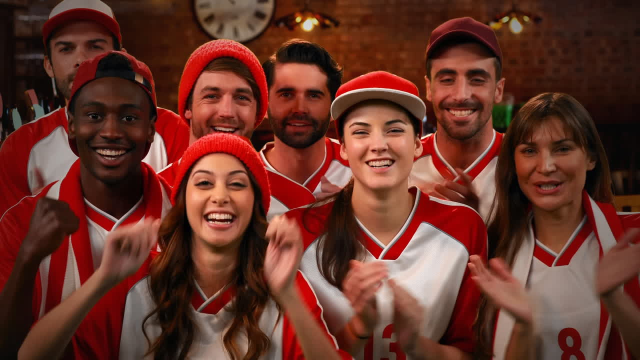 grupo de fanáticos animando a su equipo