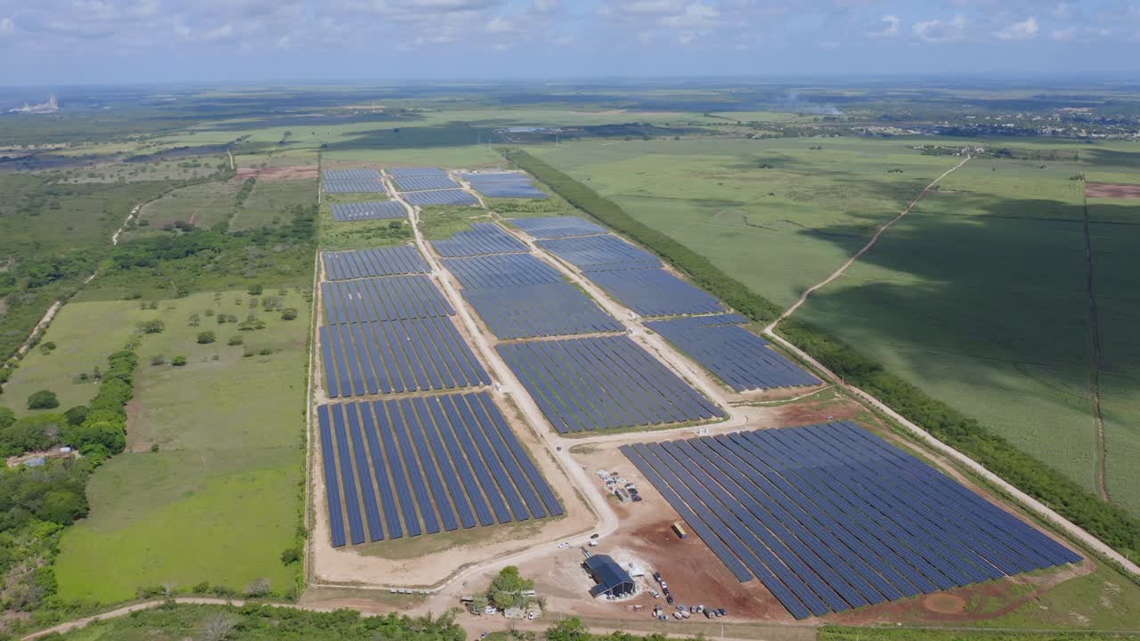 gran instalacion fotovoltaica en la campiña del soco