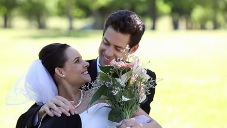 Happy-newlyweds-sitting-in-the-park-