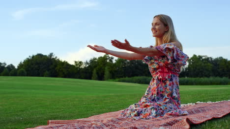 Young-family-spending-time-in-park.-Mother-kissing-daughter-at-meadow.