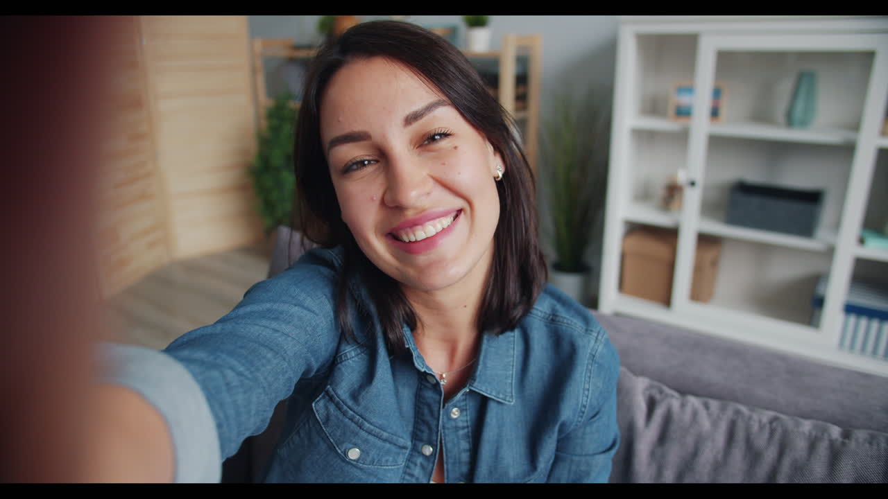 mujer tomando una selfie