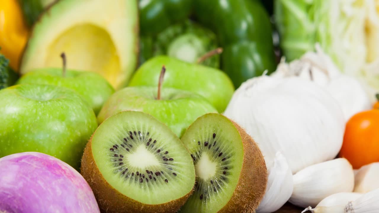 과일과 채소와 함께 신선한 유기농 채식주의 음식의 비디오