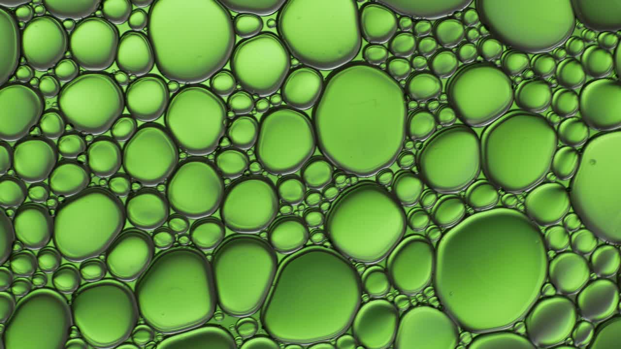 artístico colorido de gota de aceite flotando en el agua.