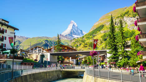 Zermatt-Dorf-Mit-Matterhorn-Hintergrund