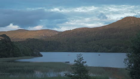 atmospheric-sunlight-shines-on-mountains-lake-view-golden-hour