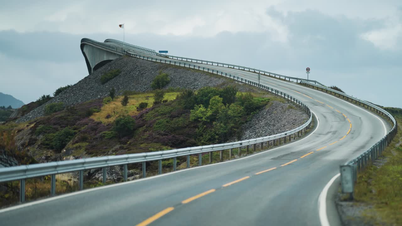 노르웨이 대서양 도로에 있는 storseisundet 다리