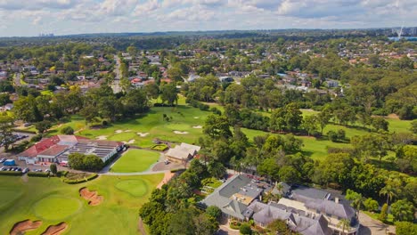 Drone-shot-of-city-in-horizon.-Sydney,-Australia