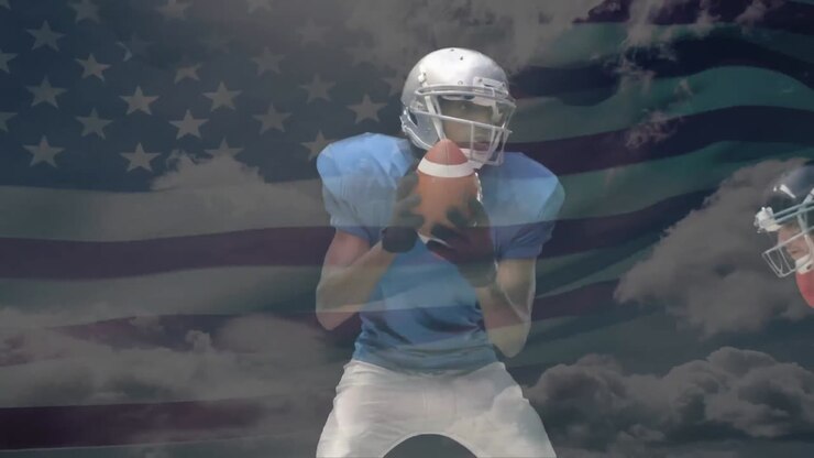 Quarterback atrapando el balón y siendo placado con la bandera estadounidense de fondo
