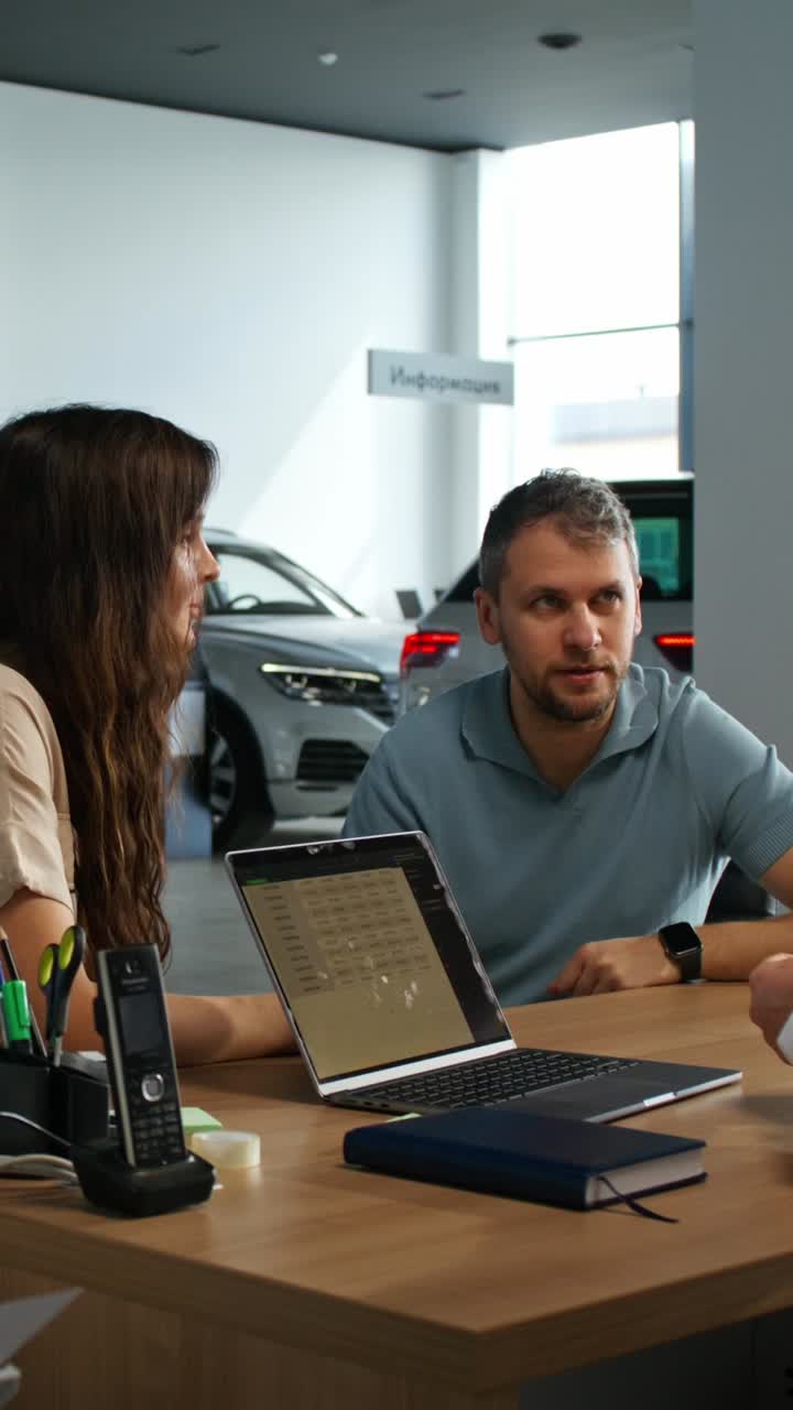 reunión de concesionarios de automóviles