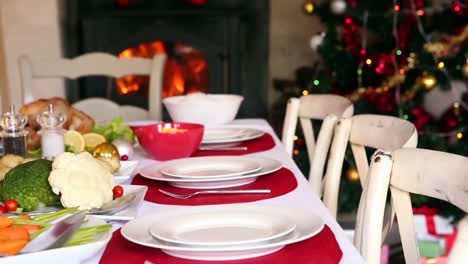 Table-set-for-christmas-dinner