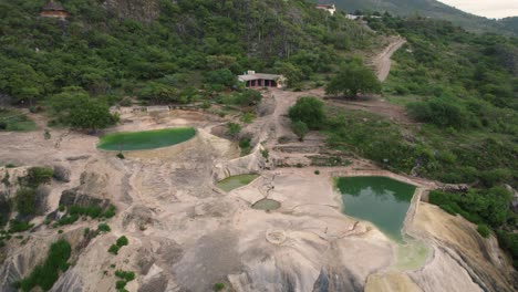 Luftperspektive-Des-Geologischen-Wunders-Und-Der-Malerischen-Schönheit-Von-Hierve-El-Agua