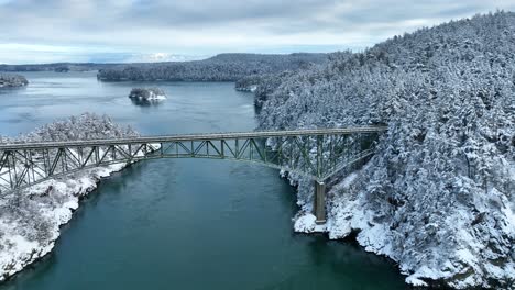 Vista-En-órbita-De-Un-Gran-Puente-De-Acero-En-El-Oeste-De-Washington