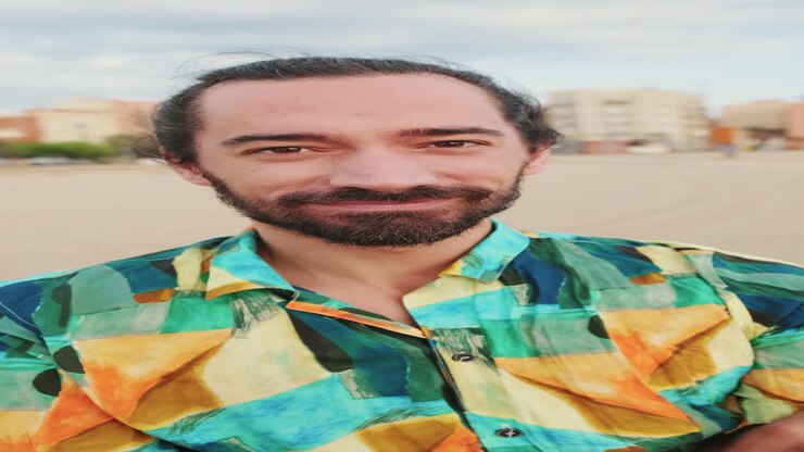Ritratto di un uomo sulla spiaggia