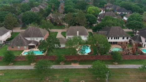 Aerial-of-affluent-homes-in-Houston,-Texas