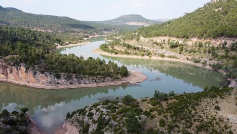 Embalse-De-La-Toba-Lake-At-Serrania-De-Cuenca,-Spain---Aerial-Drone-View-Of-The-Tortuous-Water-Reservoir