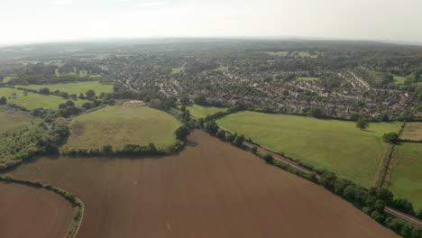 Große-Luftaufnahme-In-Richtung-Der-Stadt-Theydon-Bois