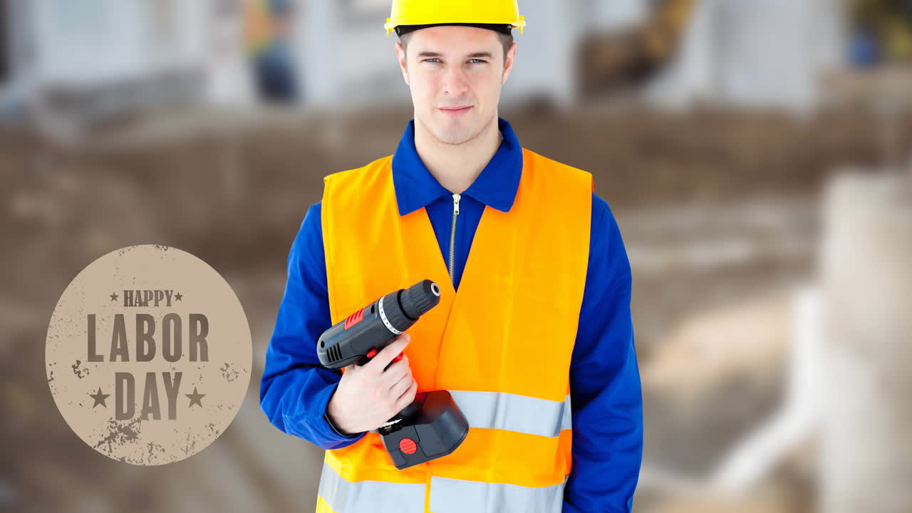 animación de feliz texto del día del trabajo sobre hombre caucásico sosteniendo el taladro