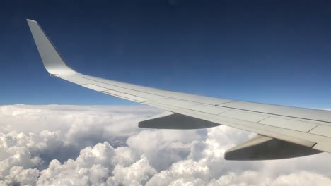 airplan wing flying over clouds