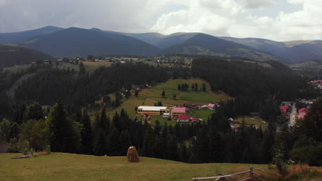 Arieseni-Apuseni-Nationalpark-Siebenbürgen-Rumänien-Luftdrohnenansicht