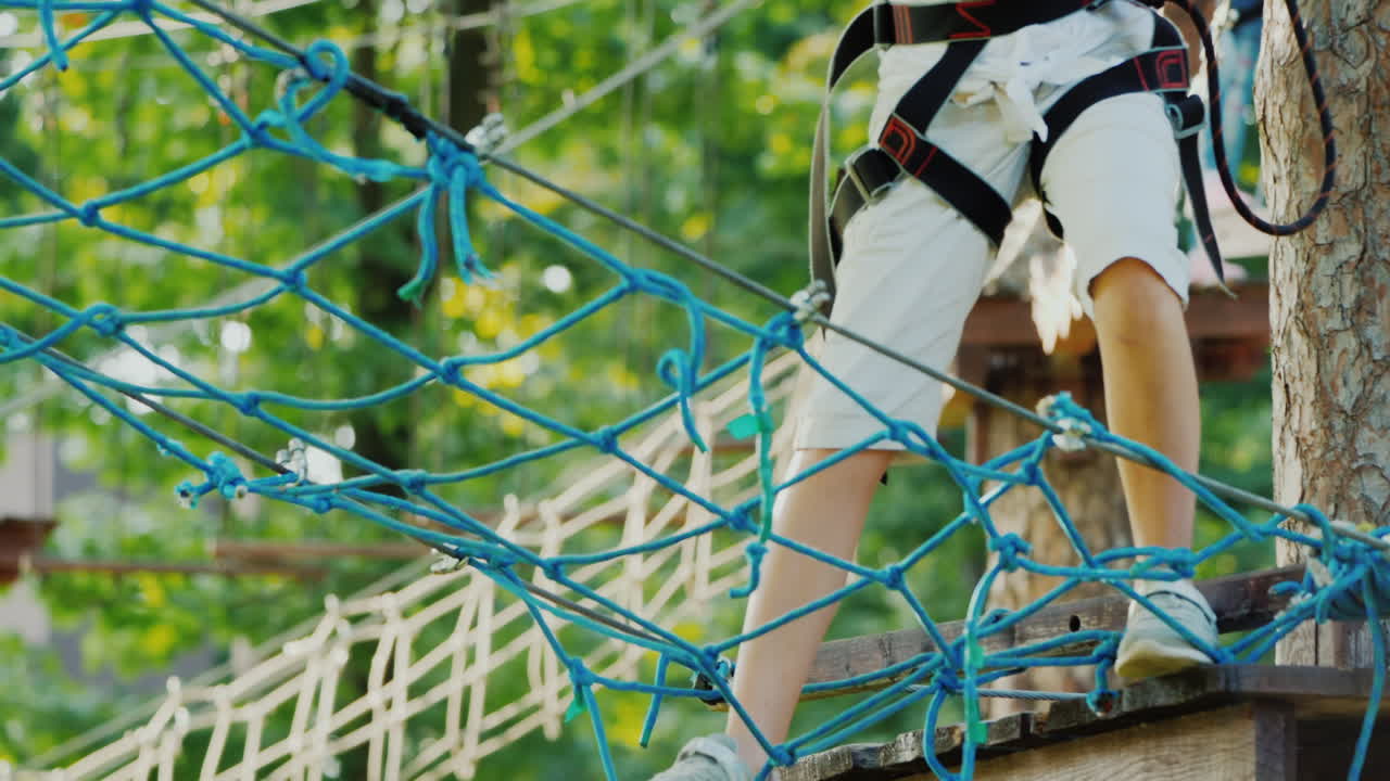 줄타기의 다리는 고소공포증을 극복한다