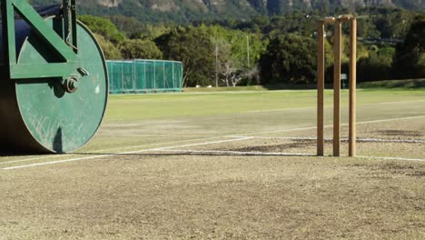 Cricket-Roller-Zur-Vorbereitung-Des-Spielfeldes-Auf-Dem-Cricketplatz
