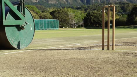 rodillo de cricket utilizado para preparar el campo en el campo de cricket