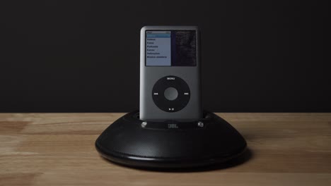 Placing-an-iPod-on-a-speaker-and-removing-it